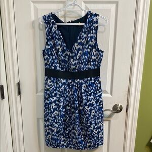The Moon Blue and Black V Neck Shift Dress Band Waist Pockets Women’s Size Large